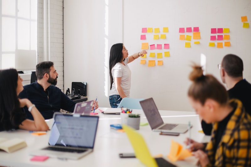 Jak řídit projekty bez chaosu — praktický průvodce pro malé firmy